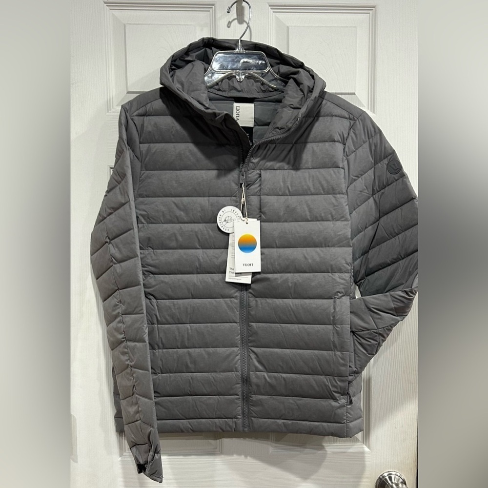 Vuori Men's Large Steadfast Full Zip Hooded Jacket Insulated Grey NWT Down